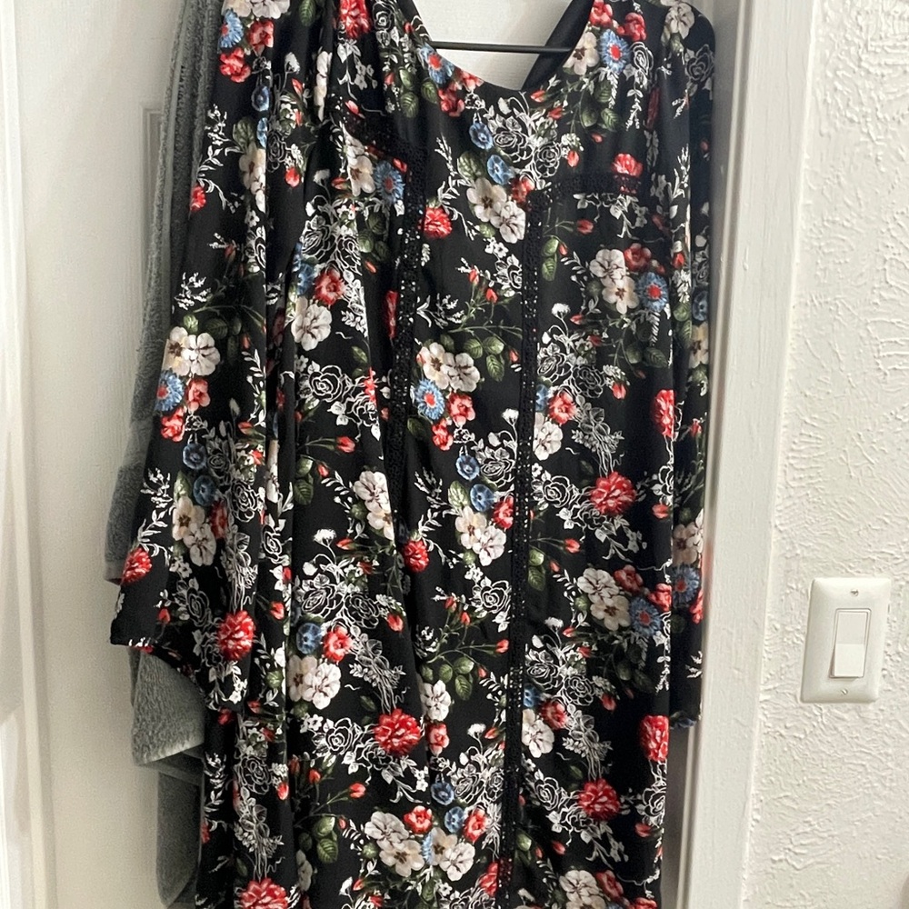 Black and Red Maxi Dress for a Casual Night Out